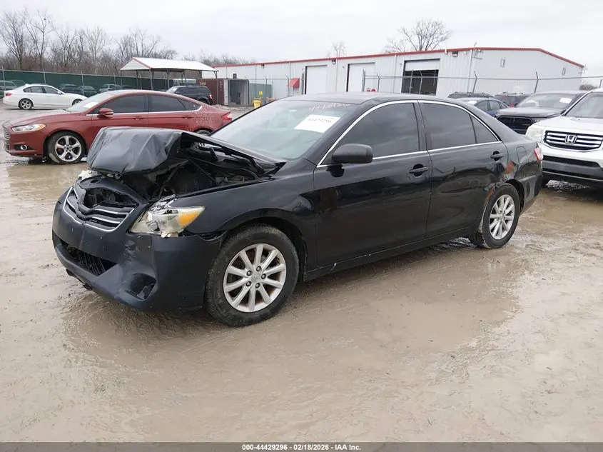 2011 TOYOTA CAMRY XLE V6