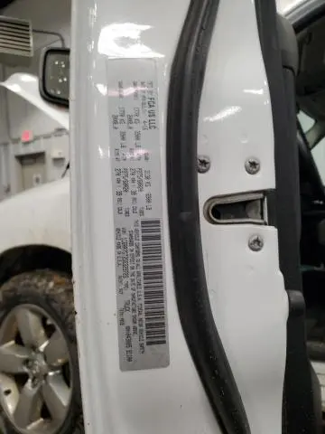 2016 RAM 1500 SLT  