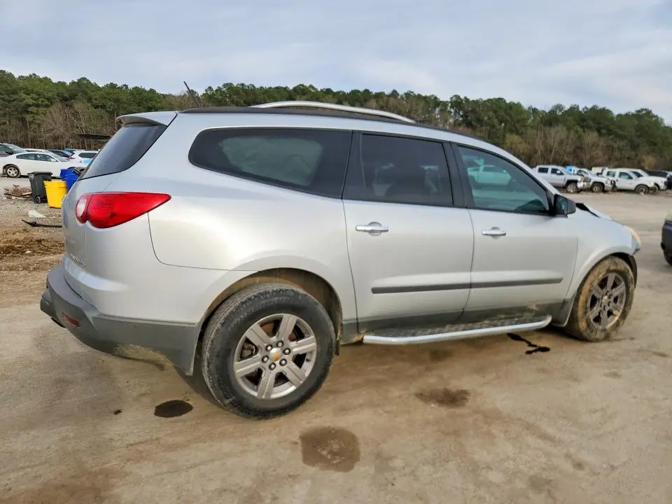 2011 CHEVROLET TRAVERSE LS  
