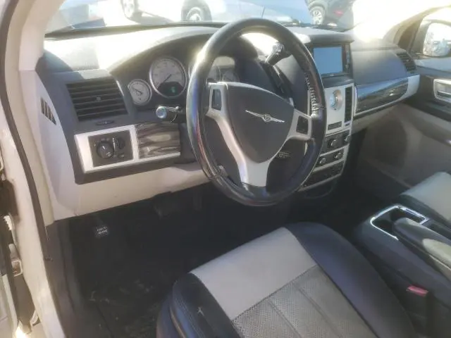 2010 CHRYSLER TOWN & COUNTRY TOURING  