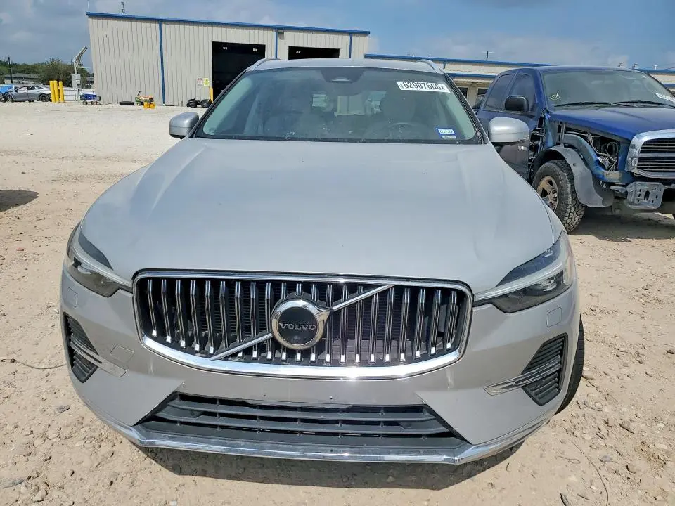 2023 VOLVO XC60 PLUS  