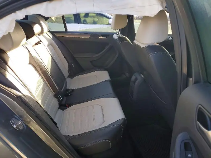 2016 VOLKSWAGEN JETTA SPORT  