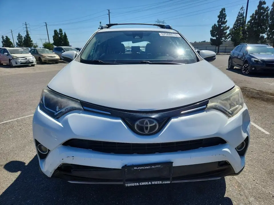 2017 TOYOTA RAV4 XLE  