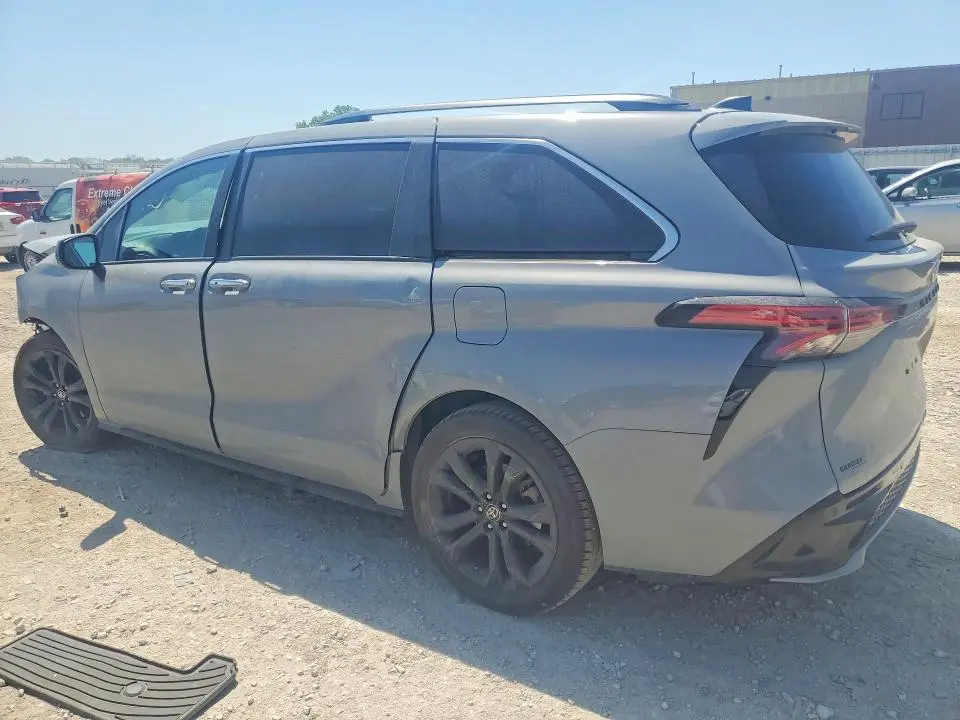 2024 TOYOTA SIENNA XSE  