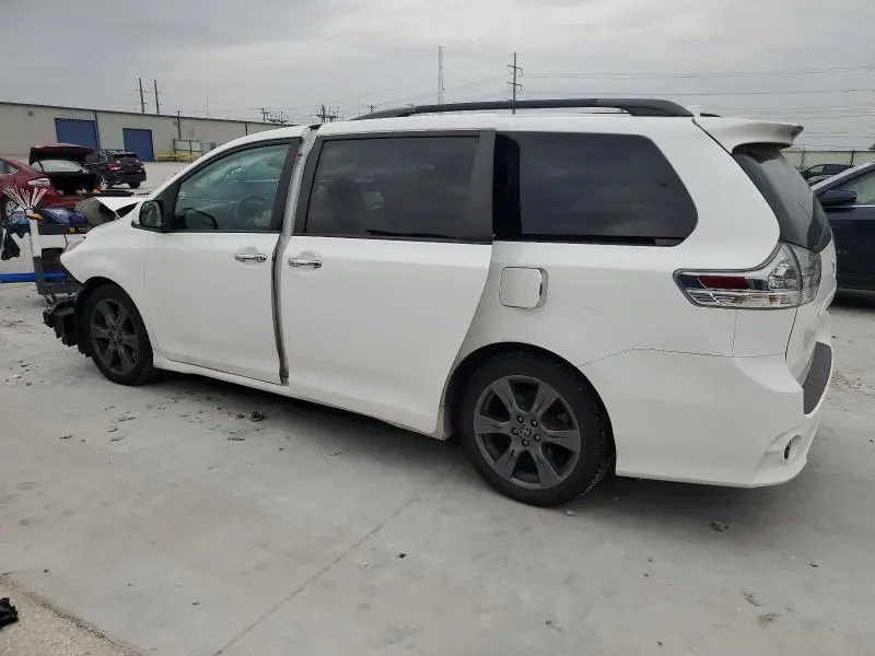 2019 TOYOTA SIENNA SE  