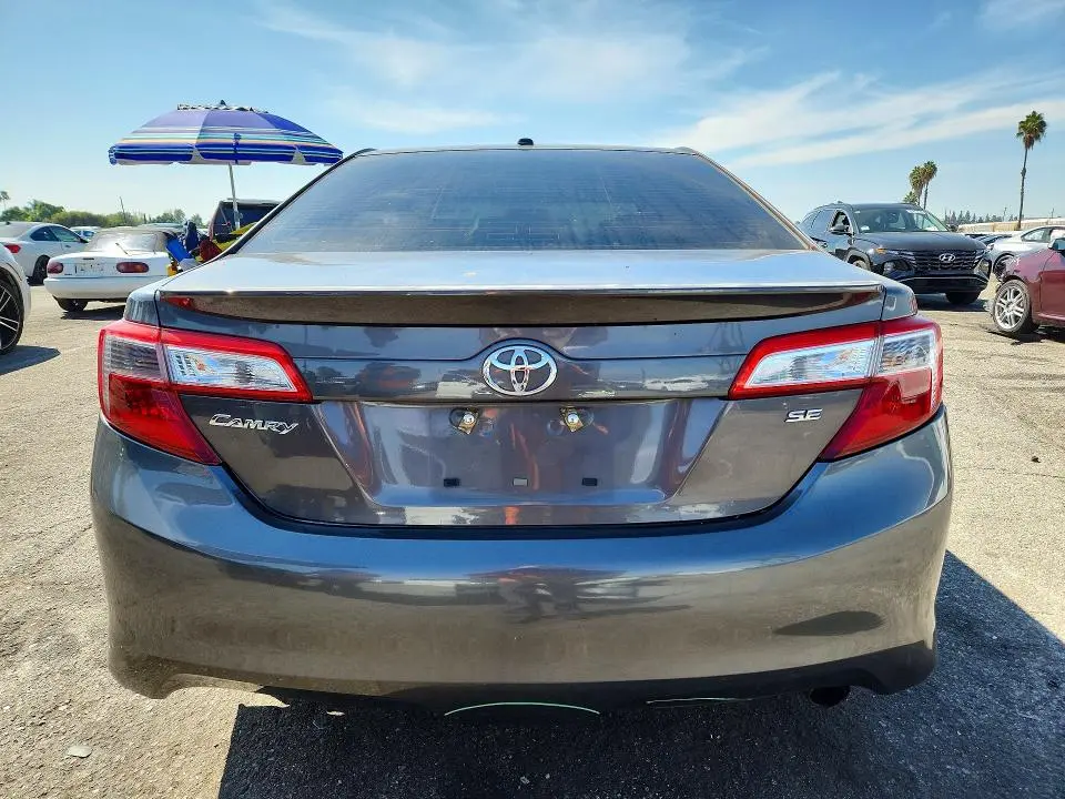 2013 TOYOTA CAMRY SE  
