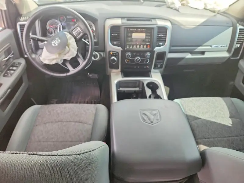 2016 RAM 1500 SLT  