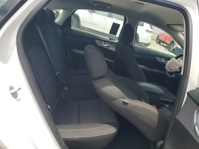 2023 KIA FORTE LX  