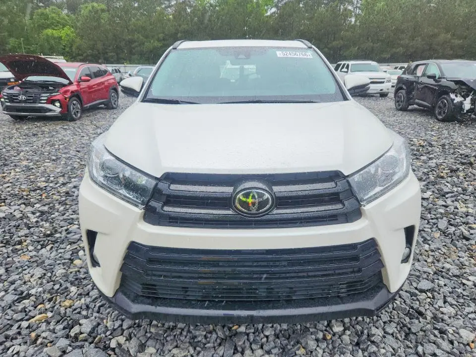 2018 TOYOTA HIGHLANDER SE  