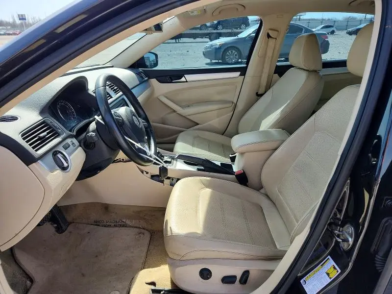 2013 VOLKSWAGEN PASSAT SE  