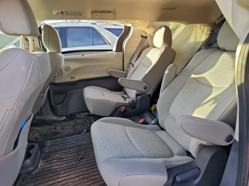 2024 TOYOTA SIENNA LE 8-PASSENGER  