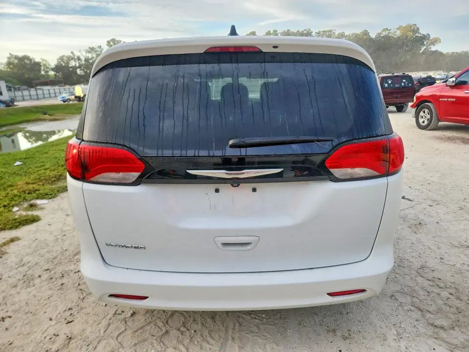 2022 CHRYSLER VOYAGER LX  