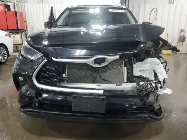 2022 TOYOTA HIGHLANDER XLE