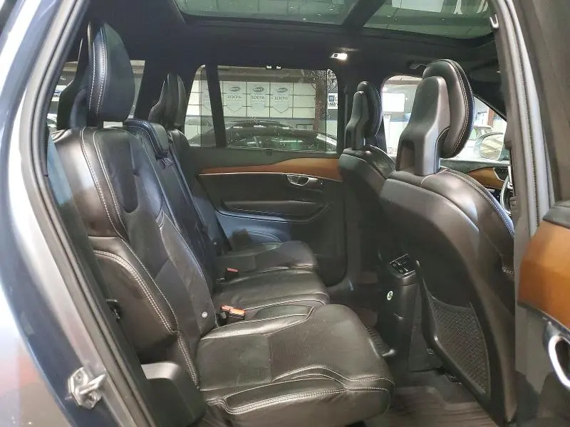2016 VOLVO XC90 T8  