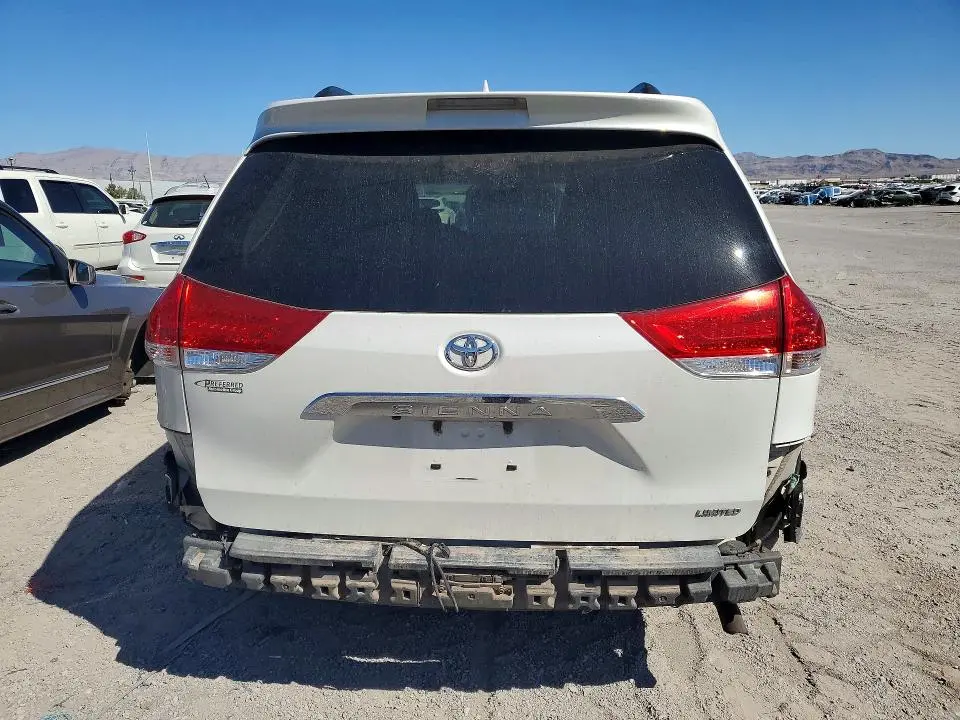 2014 TOYOTA SIENNA LIMITED 7-PASSENGER  