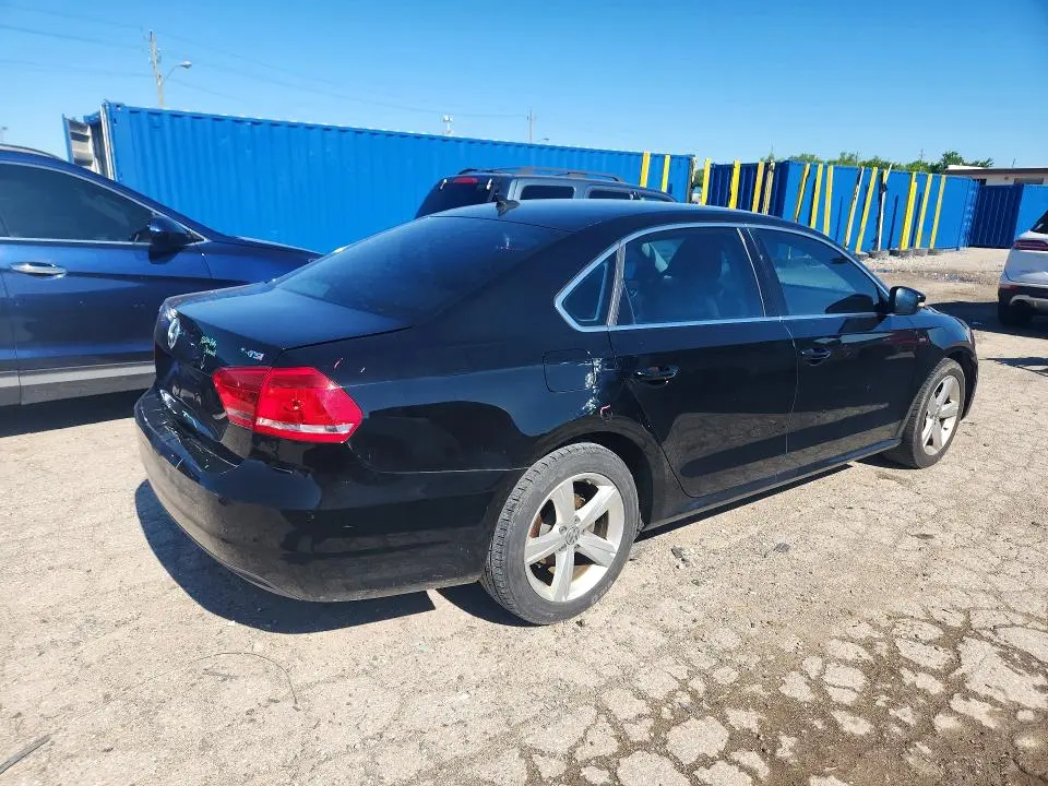 2015 VOLKSWAGEN PASSAT S  