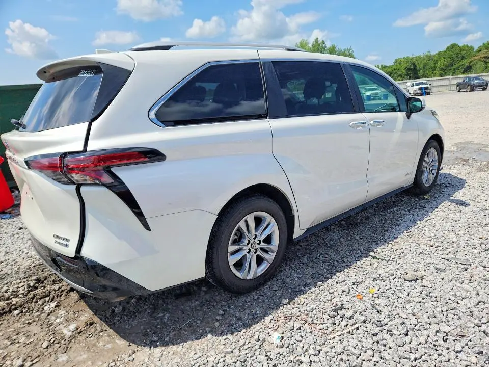 2021 TOYOTA SIENNA LIMITED 7-PASSENGER  