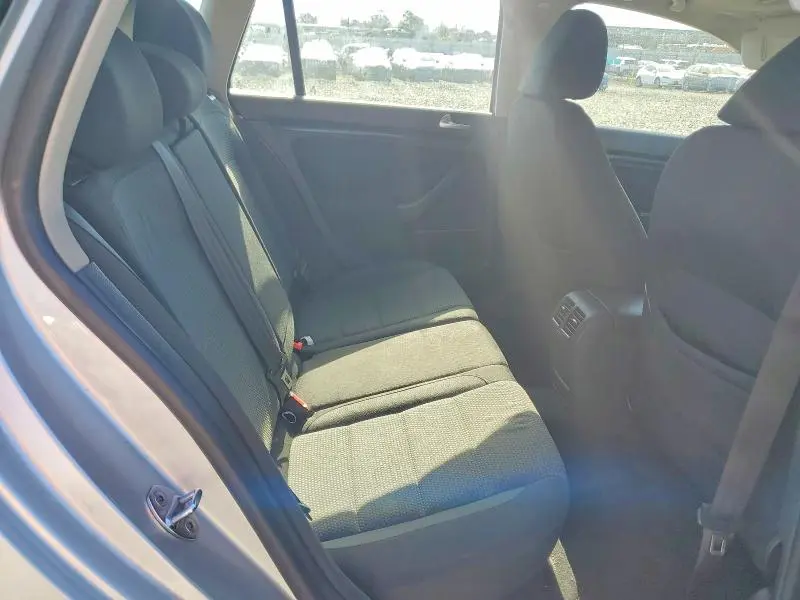 2013 VOLKSWAGEN JETTA S  