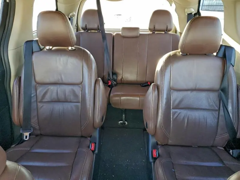 2016 TOYOTA SIENNA XLE  