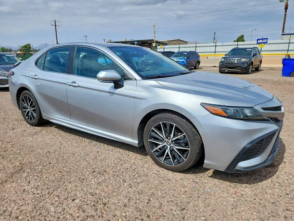 2022 TOYOTA CAMRY SE  