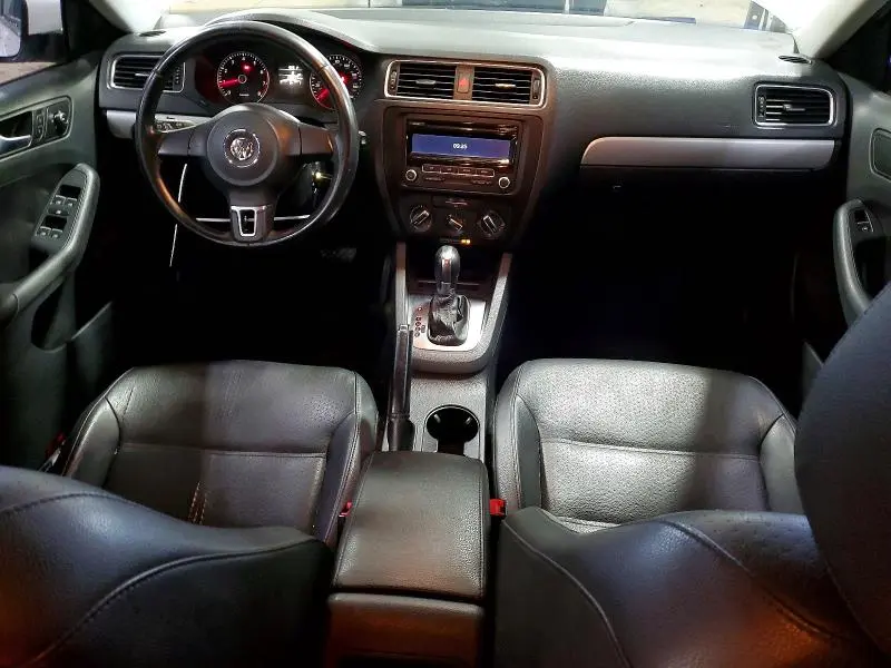 2013 VOLKSWAGEN JETTA SE  