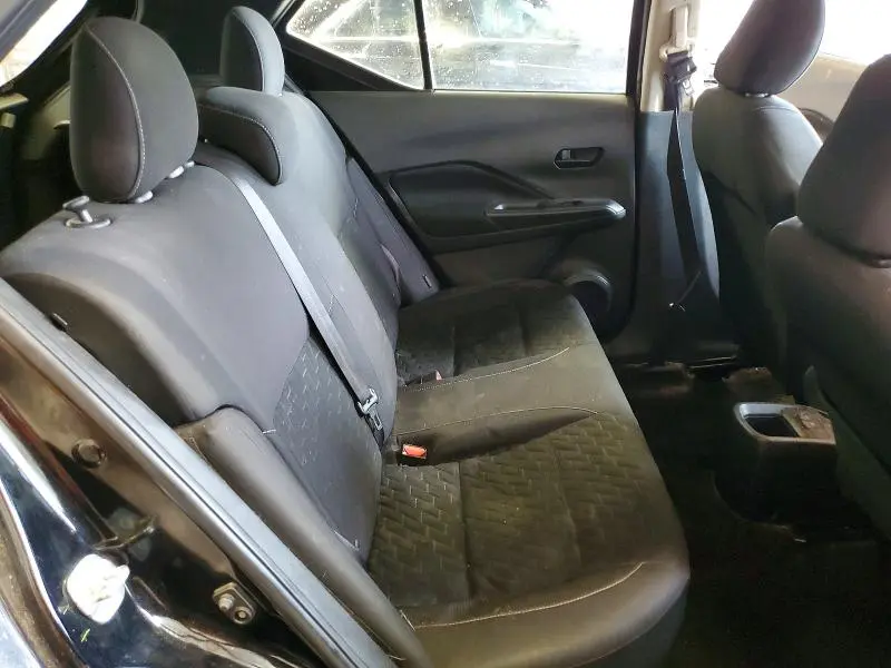 2021 NISSAN KICKS S  