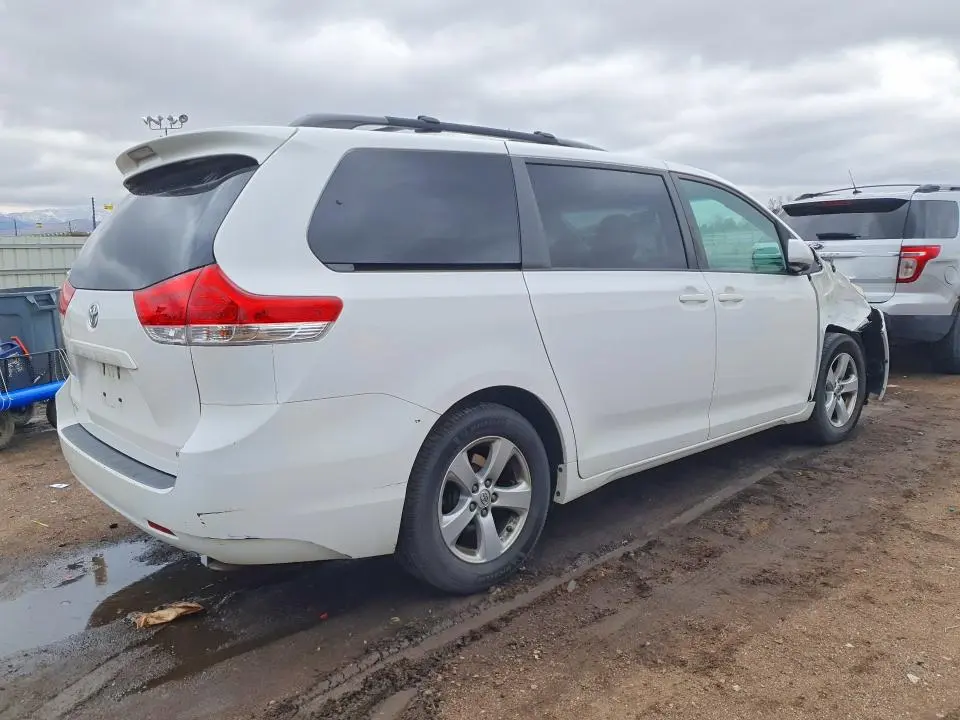 2014 TOYOTA SIENNA   