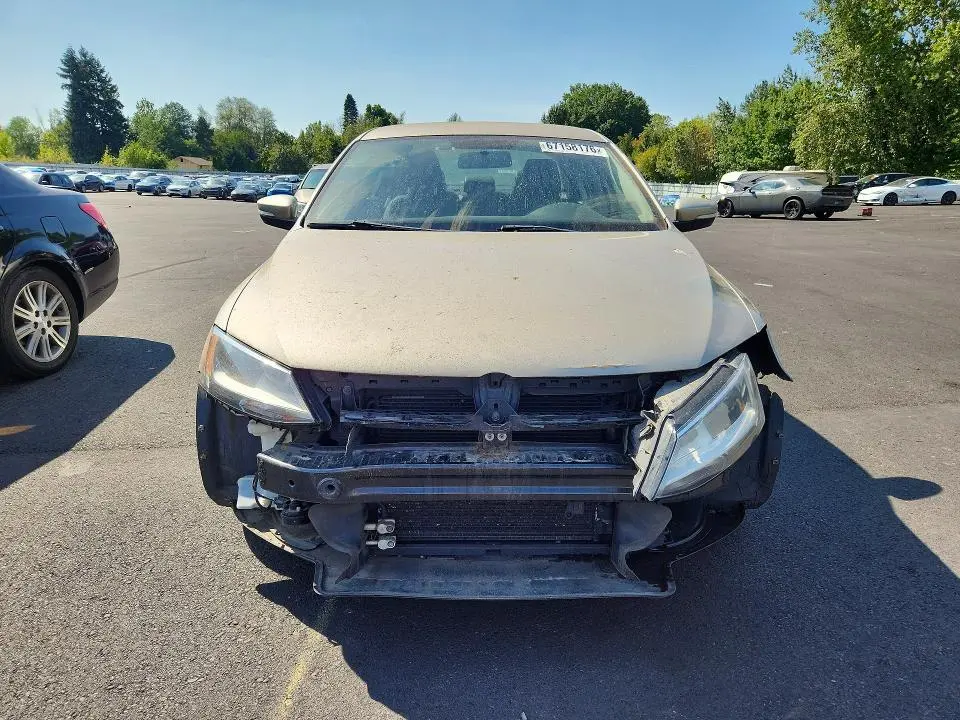 2013 VOLKSWAGEN JETTA SE  