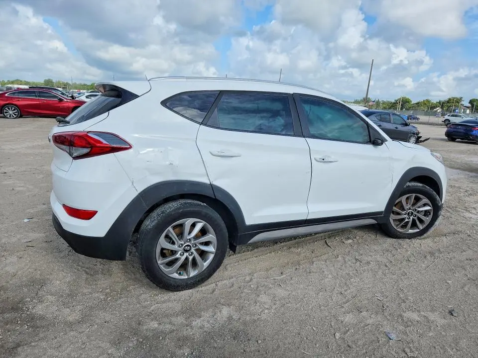 2017 HYUNDAI TUCSON SE PLUS  