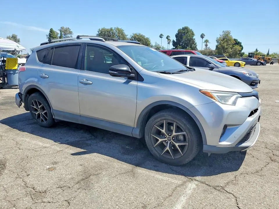 2016 TOYOTA RAV4 SE  