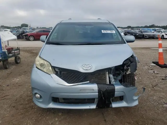 2016 TOYOTA SIENNA LE  
