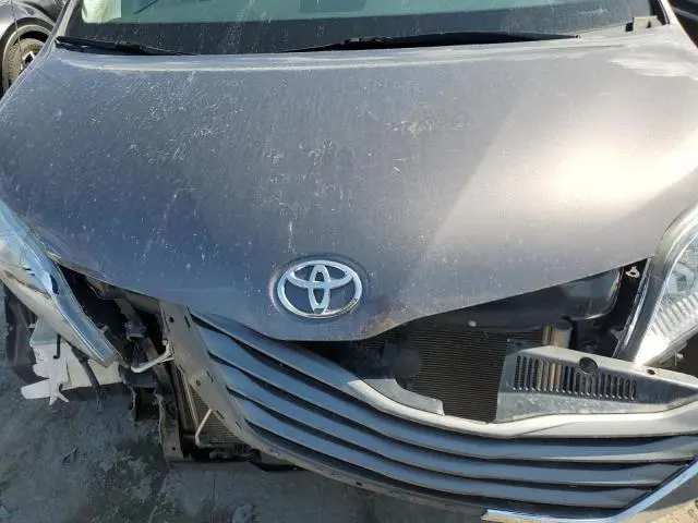 2013 TOYOTA SIENNA XLE