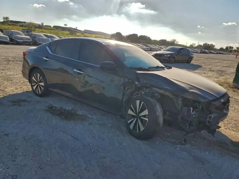 2021 NISSAN ALTIMA SV  