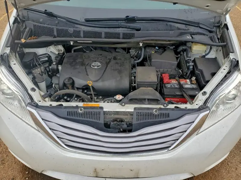 2017 TOYOTA SIENNA XLE  