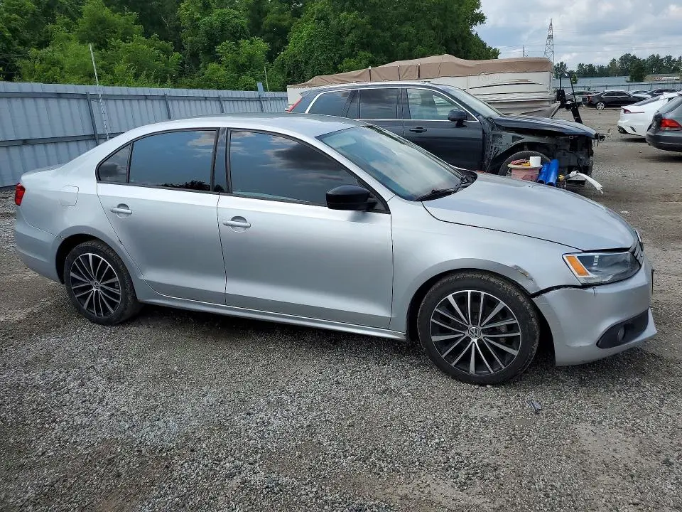 2013 VOLKSWAGEN JETTA BASE  