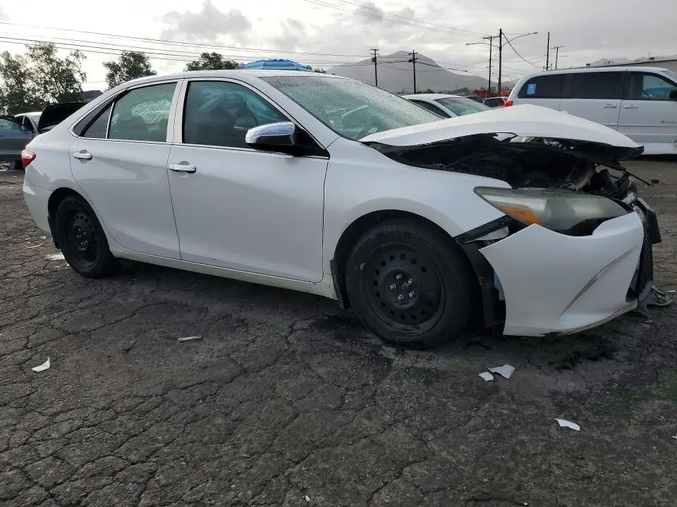 2015 TOYOTA CAMRY SE  
