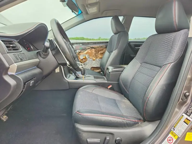 2015 TOYOTA CAMRY SE  