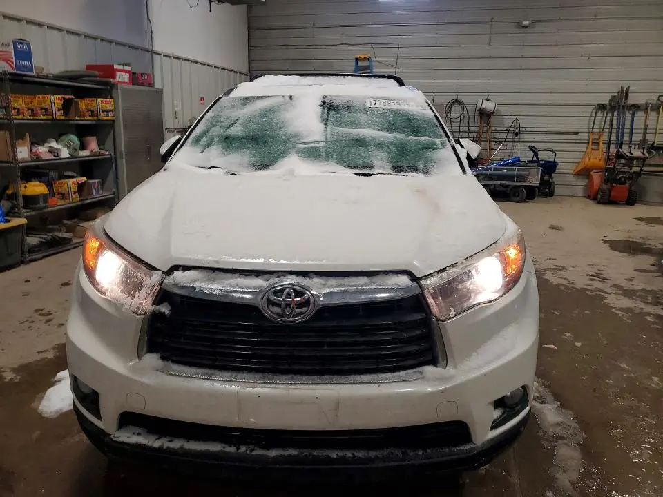 2016 TOYOTA HIGHLANDER XLE  