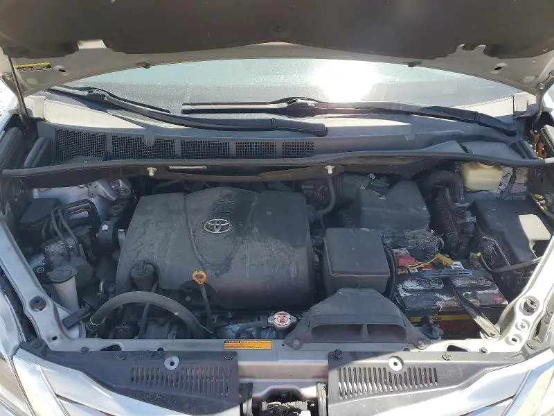 2017 TOYOTA SIENNA LIMITED PREMIUM 7-PASSENGER  