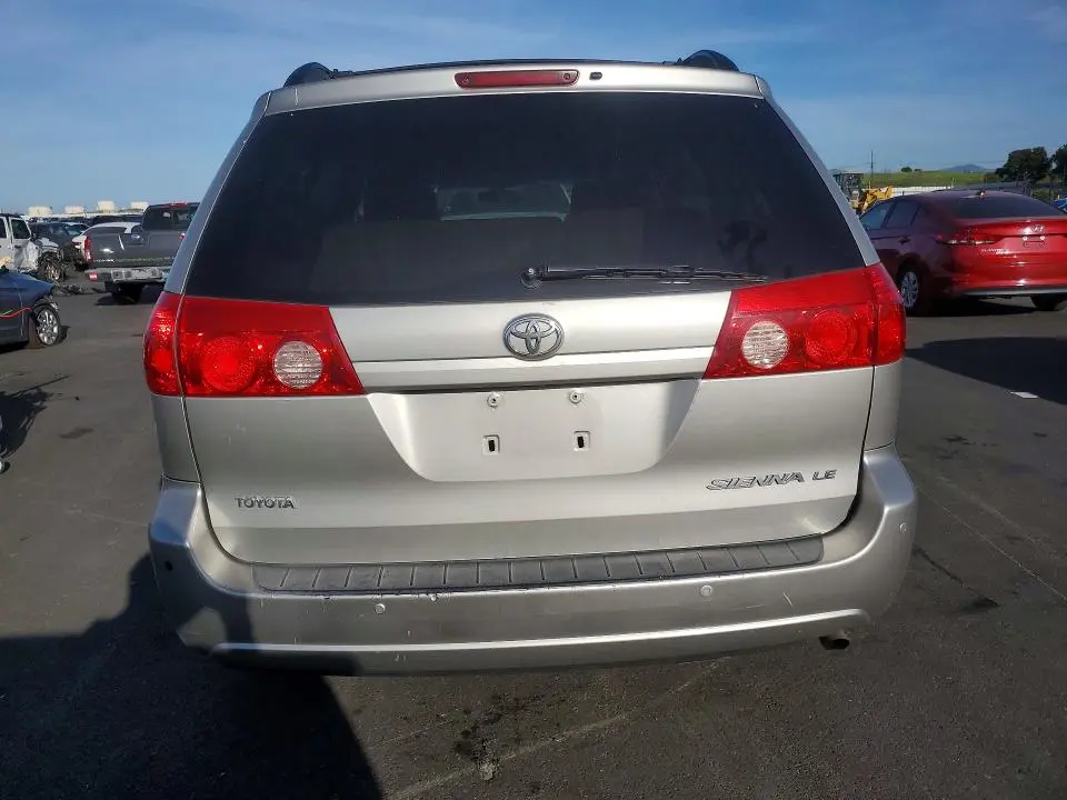 2010 TOYOTA SIENNA LE 8-PASSENGER  