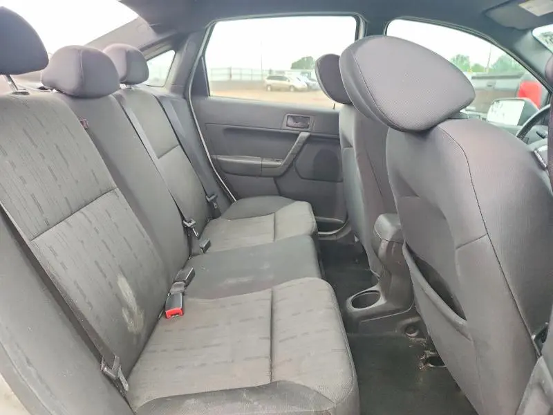 2010 FORD FOCUS SE  