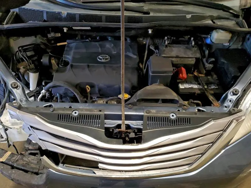 2015 TOYOTA SIENNA XLE  