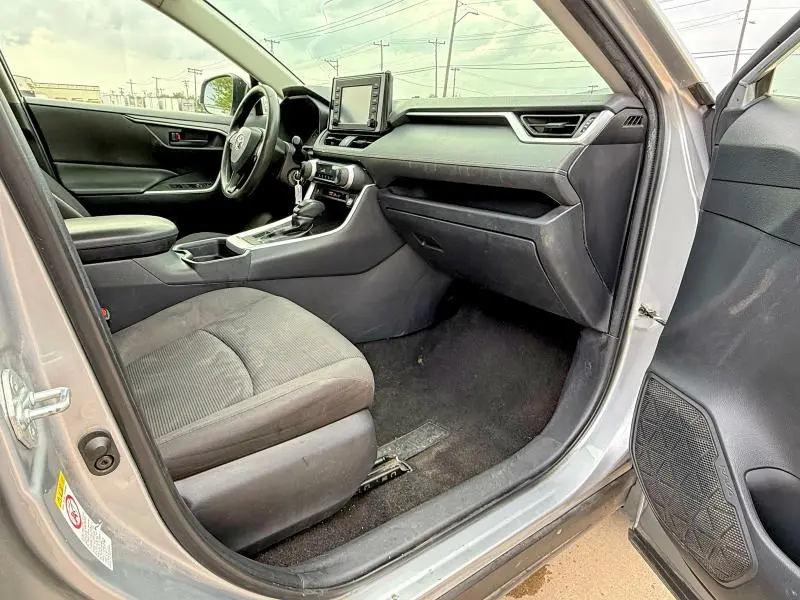2019 TOYOTA RAV4 LE  