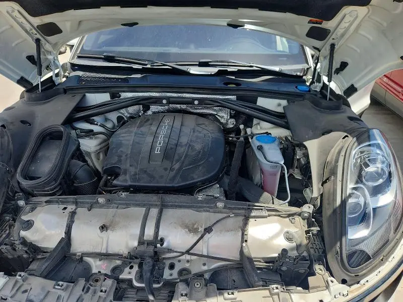2017 PORSCHE MACAN   
