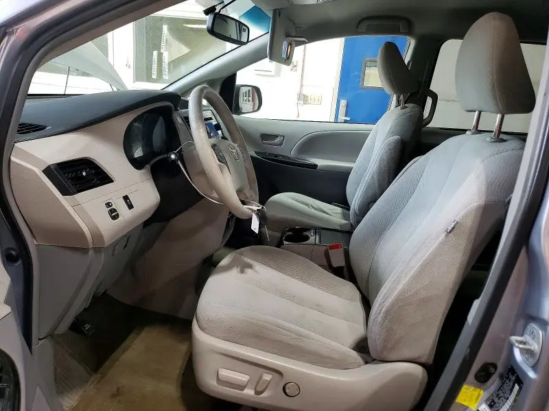 2012 TOYOTA SIENNA LE  