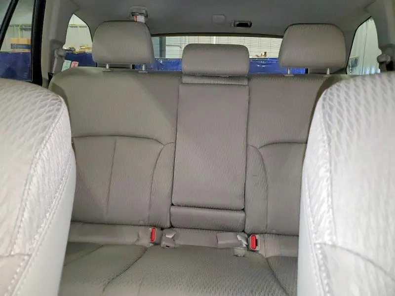 2010 SUBARU OUTBACK 2.5I PREMIUM  