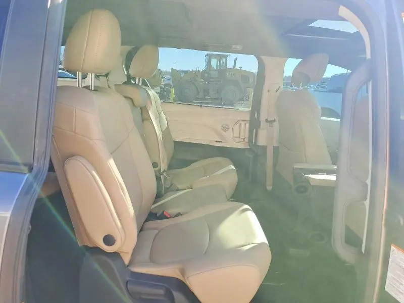 2024 TOYOTA SIENNA XLE 8-PASSENGER  