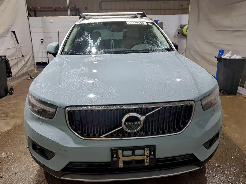 2019 VOLVO XC40 T5 MOMENTUM  