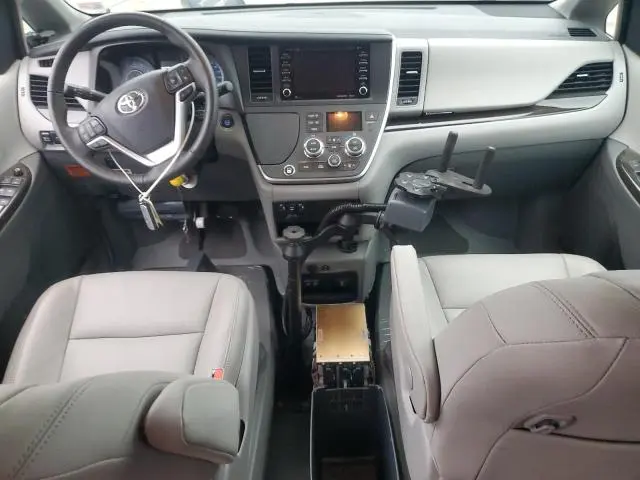 2020 TOYOTA SIENNA XLE  