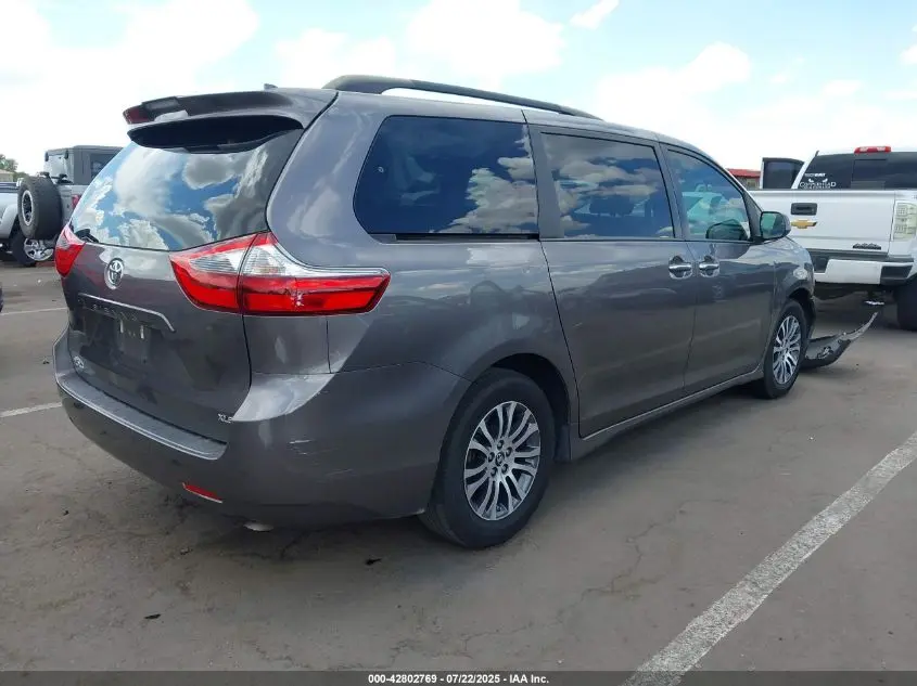 2020 TOYOTA SIENNA XLE PREMIUM